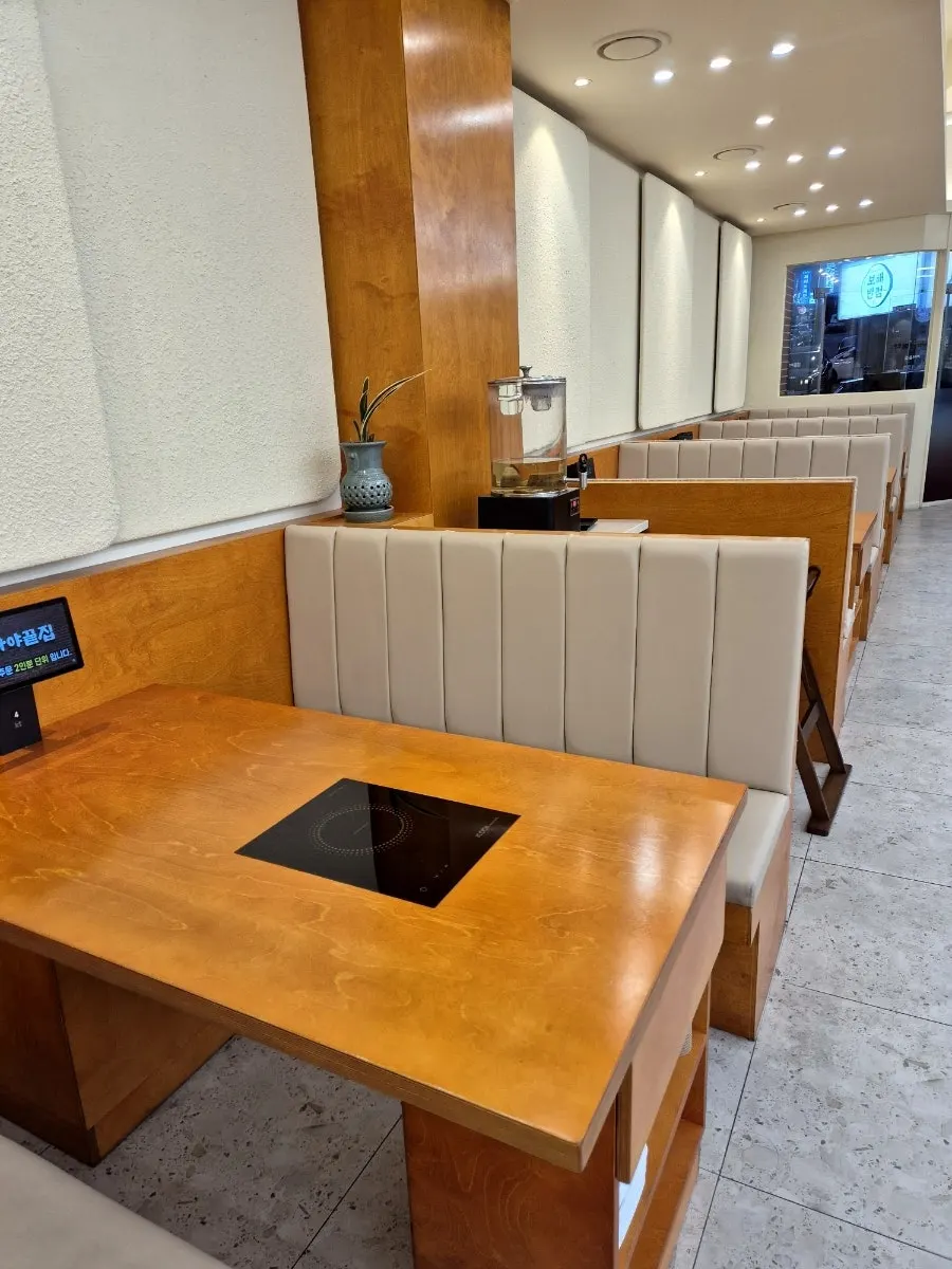 Booth-style seating suited for 2–4 people