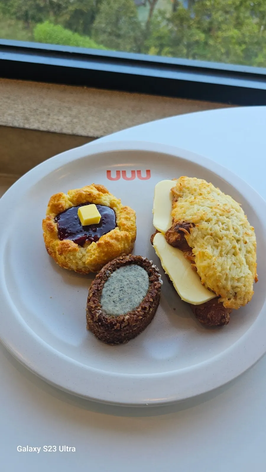 Table with the kaya butter croissant, scone, and tigré