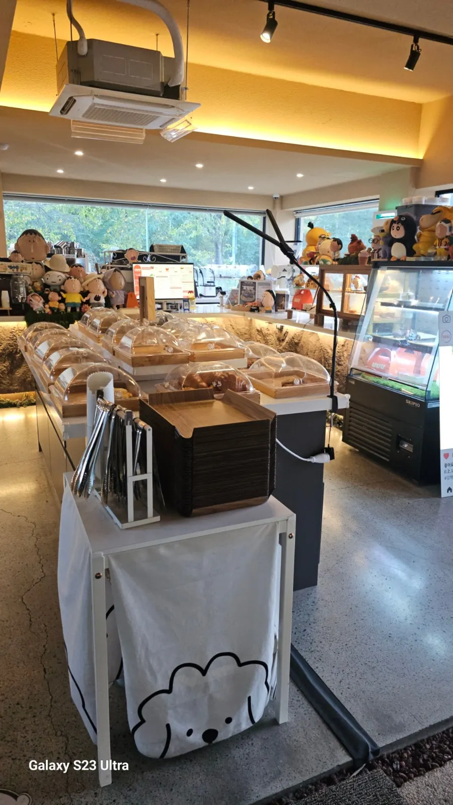 Café seat with coffee and bakery items