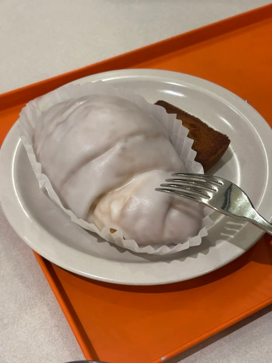유유유에서 고른 단소금빵과 휘낭시에