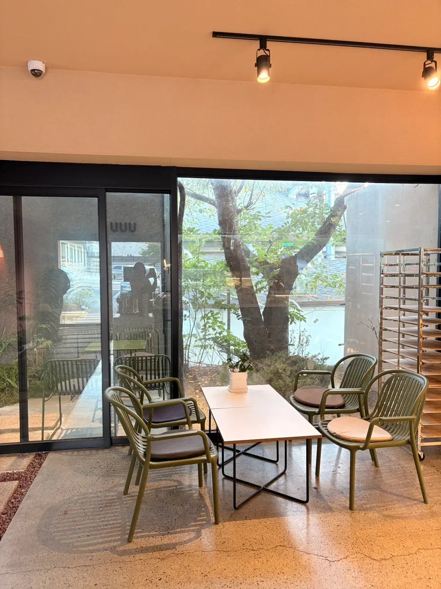 Dog-friendly space on Yu Yu Yu's first floor