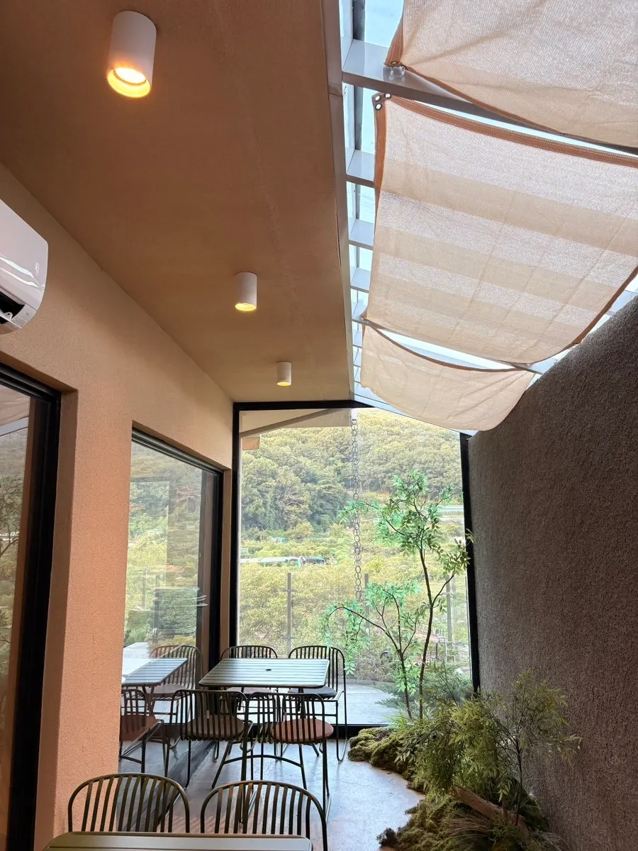 Air-conditioned indoor space on the lower part of Yu Yu Yu's first floor