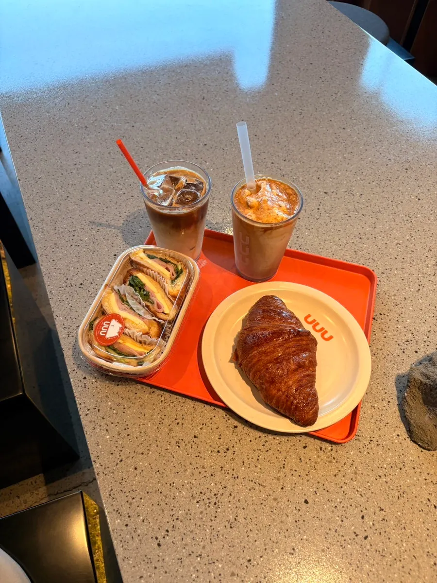 Sandwich and drink set up at Yu Yu Yu
