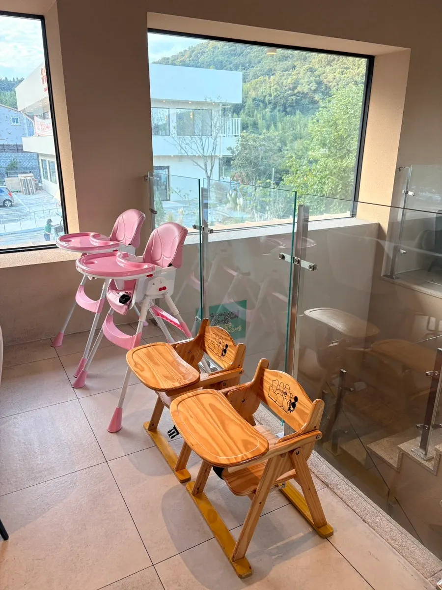 Spacious seating area on Yu Yu Yu's second floor