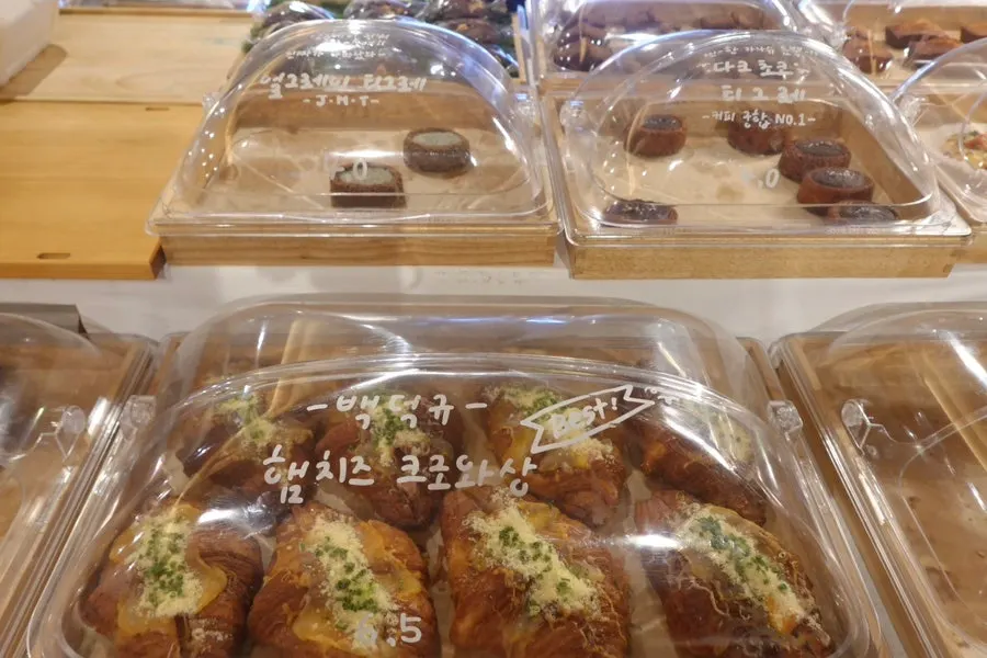Sandwiches displayed in the Yu Yu Yu bakery case