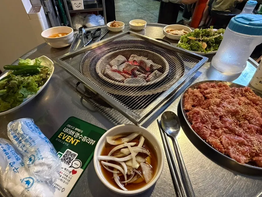 노포 감성의 고깃집 내부 좌석