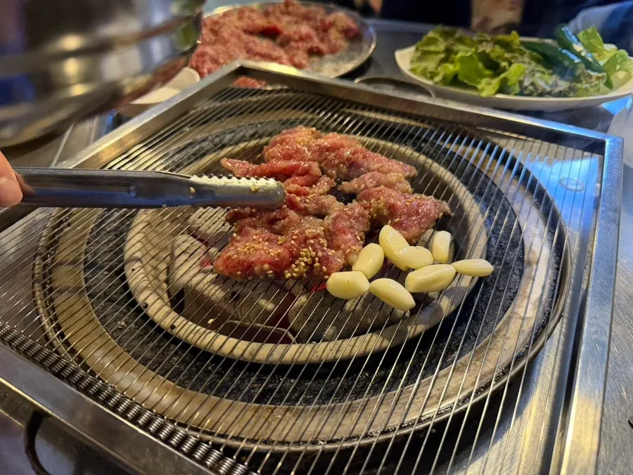 마블링이 들어간 선홍빛 생소갈비살