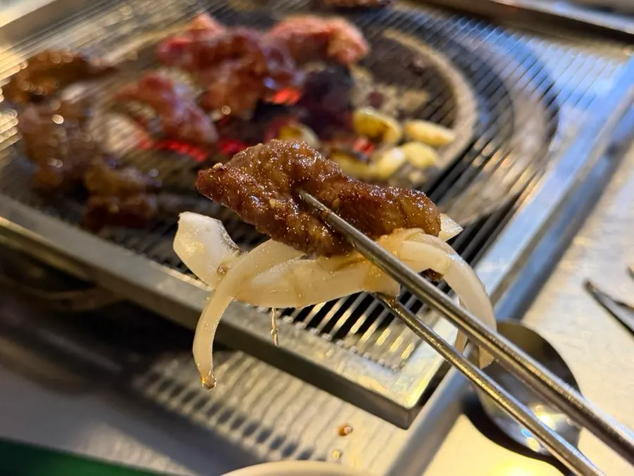 굴려가며 익히는 양념 소갈비살