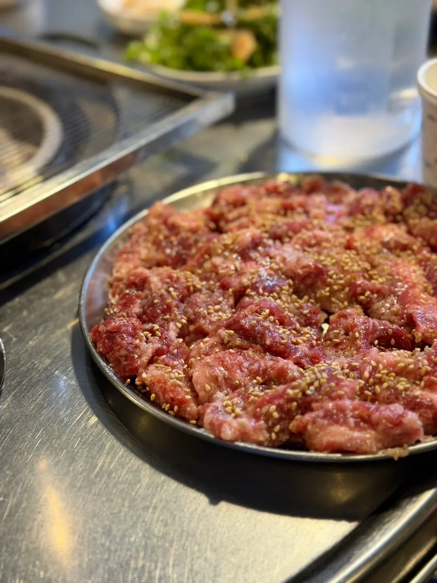 원대포소갈비살 테이블과 매장 분위기