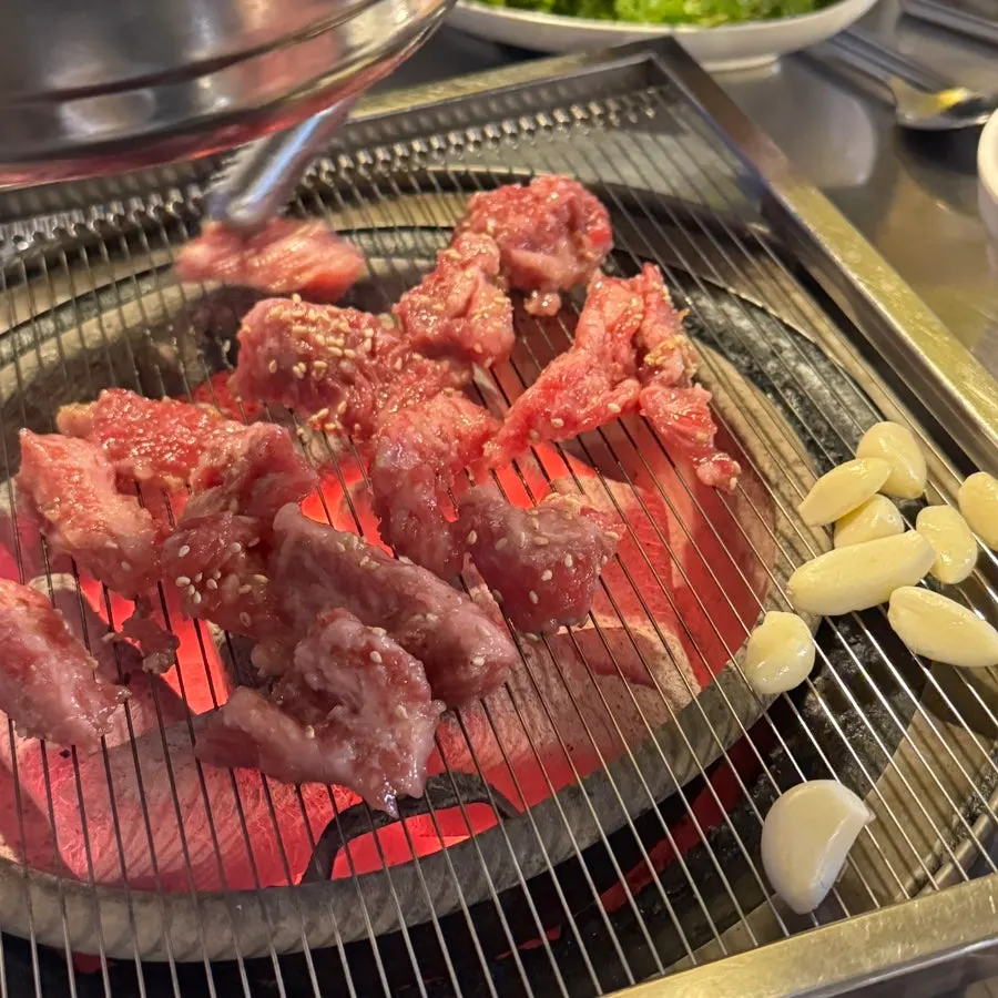 手作りタレに漬け込んだ味付けカルビサル一皿500g