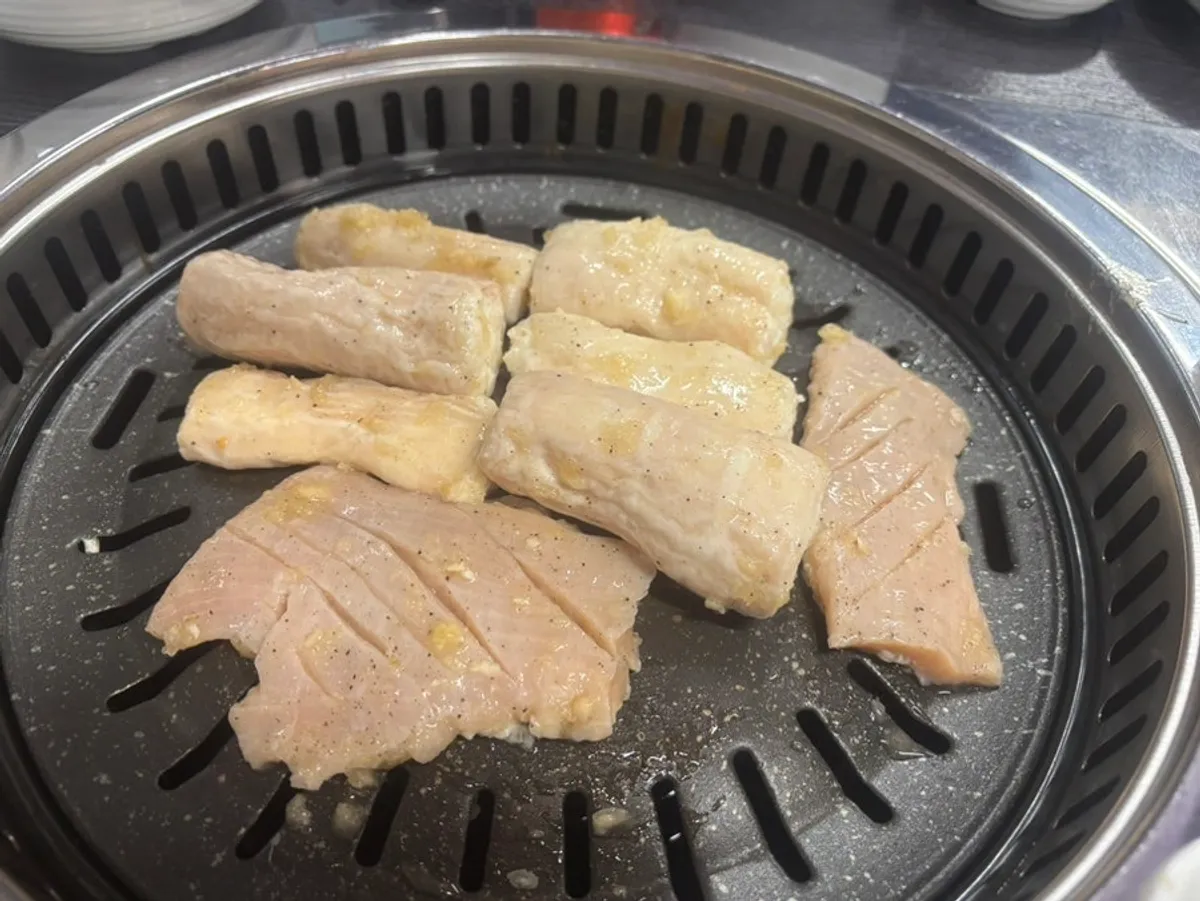 The owner grilling the intestines herself