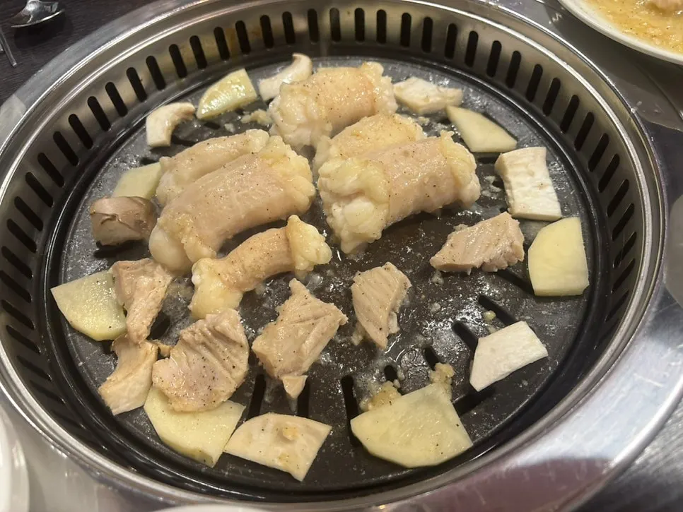 Firm, well-grilled teukyang on the grill