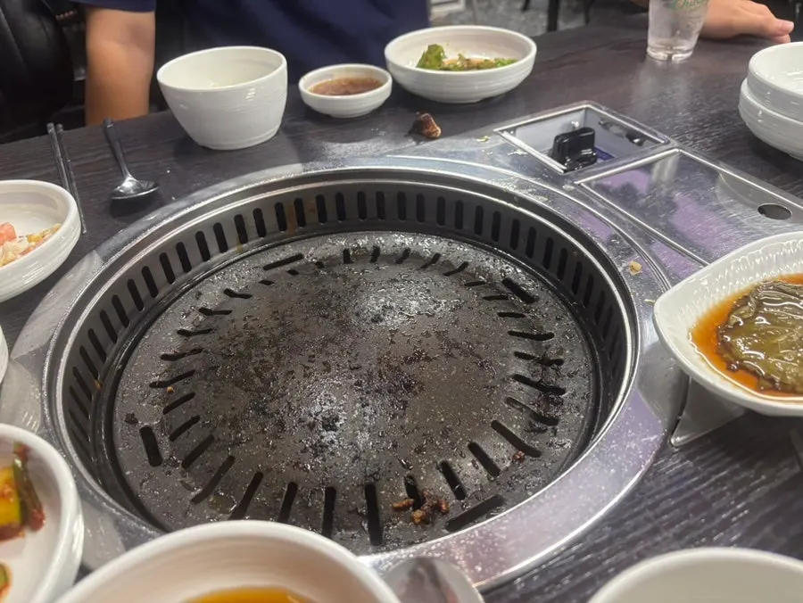 Picking up a piece of the salt-grilled dish