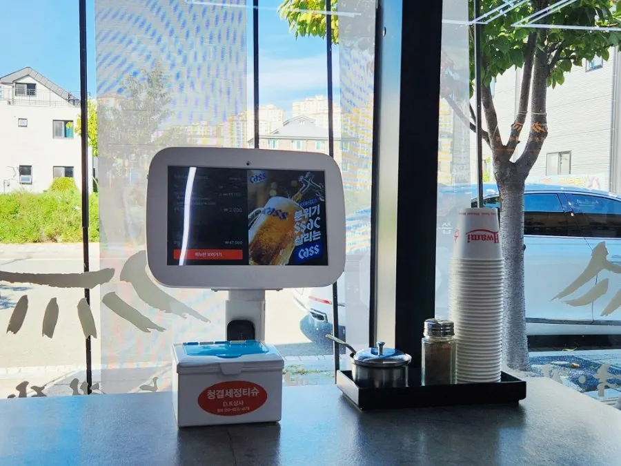 Restaurant with kiosk ordering instructions