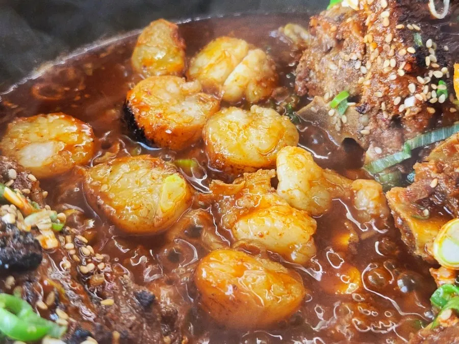 Beef intestine bone stew topped with green onion and sesame seeds