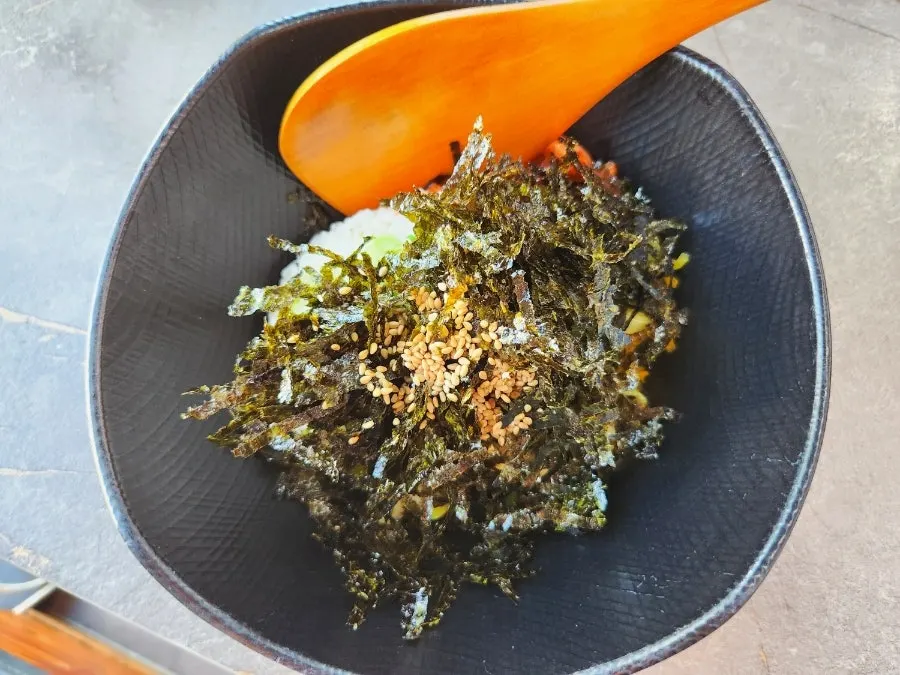 Self-service fried rice ingredients and bone stew sauce