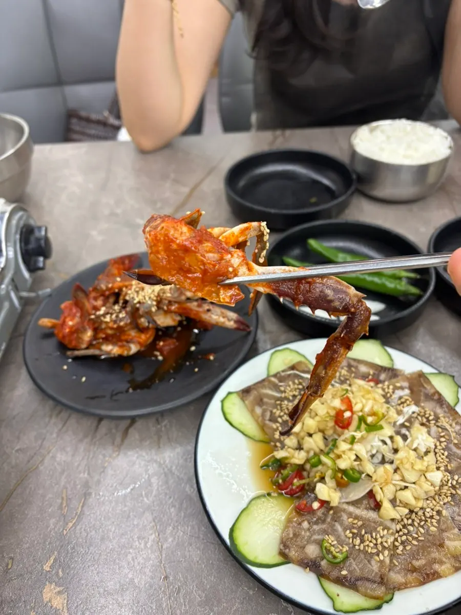 매콤한 양념게장 사이드 메뉴