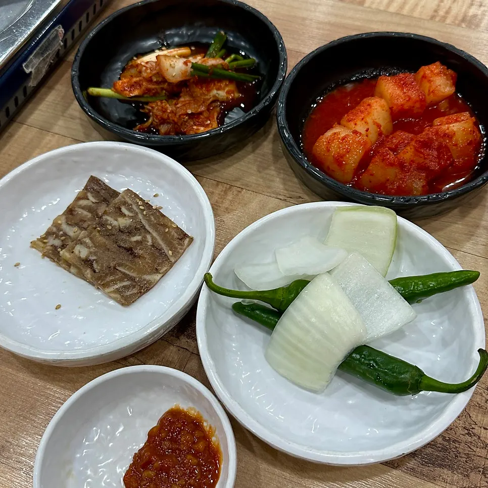 감자탕과 함께 나온 반찬