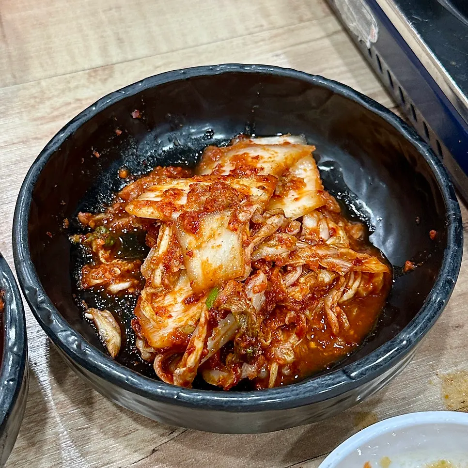 편육과 김치 반찬 구성