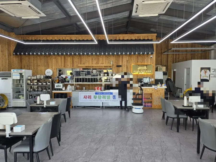Entrance of Ppyeodae Itneun Haejangguk Gamjatang Yulha branch
