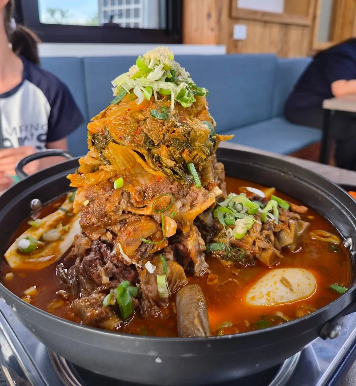 고사리와 시래기가 수북이 올라간 감자탕 소 사이즈