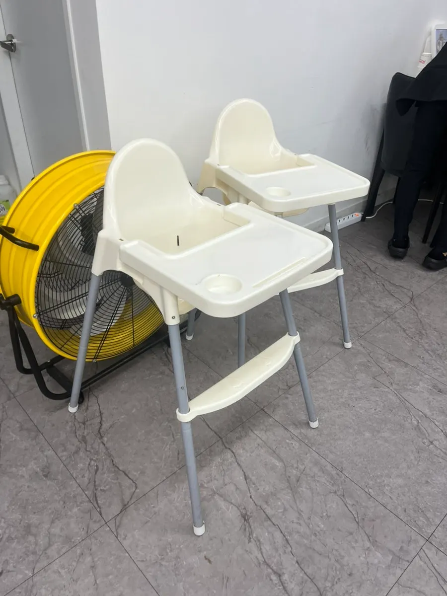 Corner of the restaurant with baby chairs and aprons ready