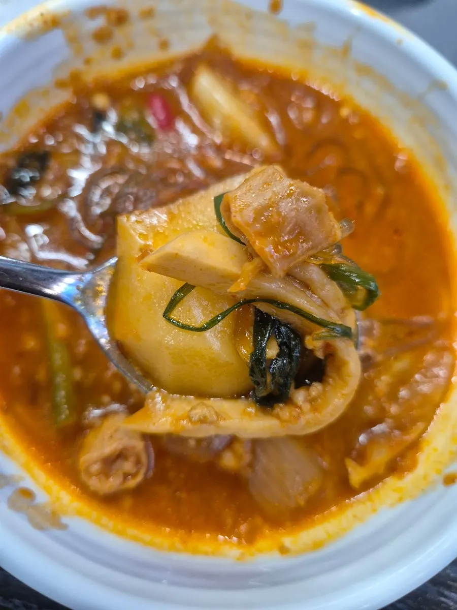 통통하게 살이 오른 대창 한 점