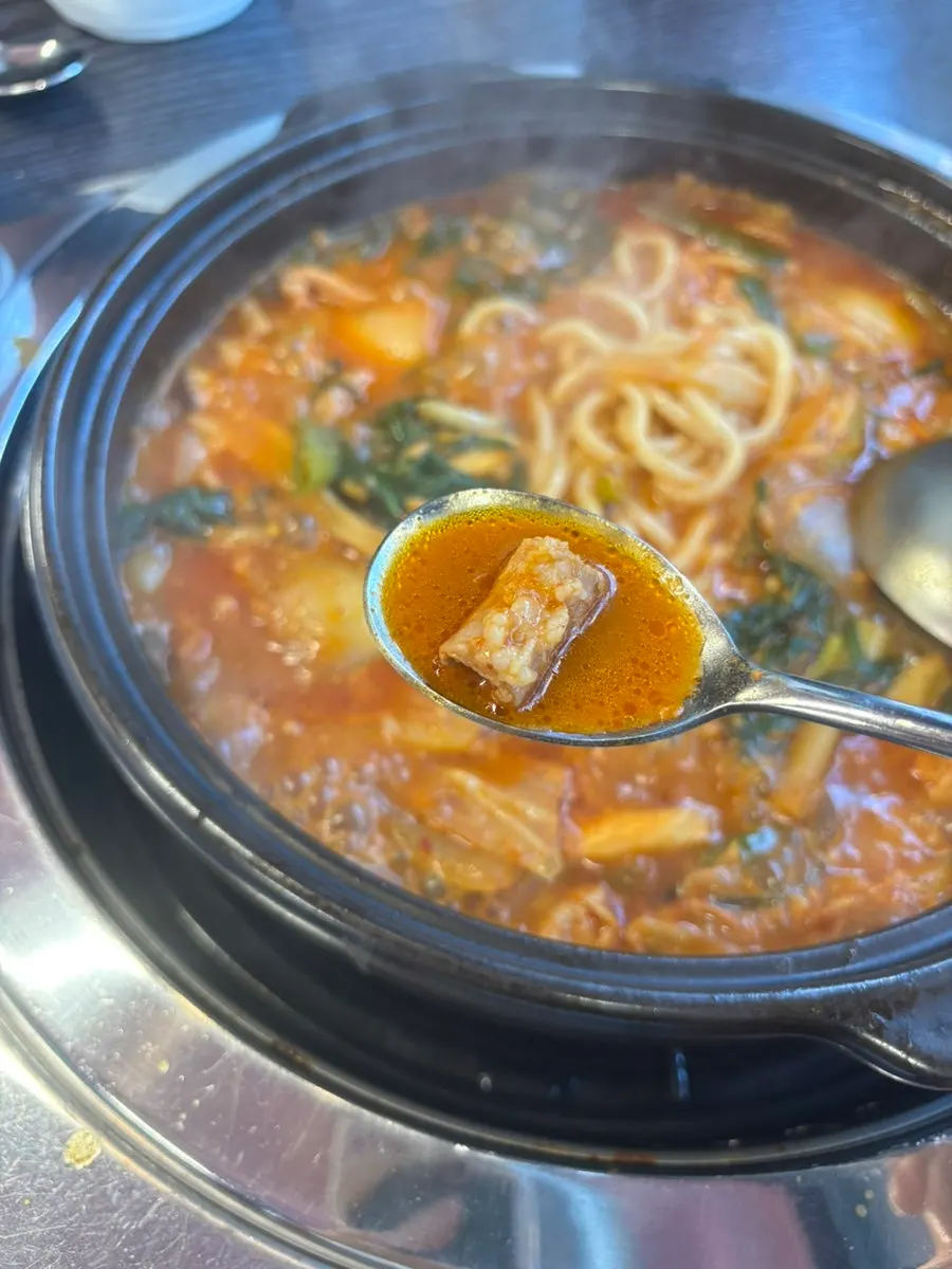 Plump daechang lifted with chopsticks