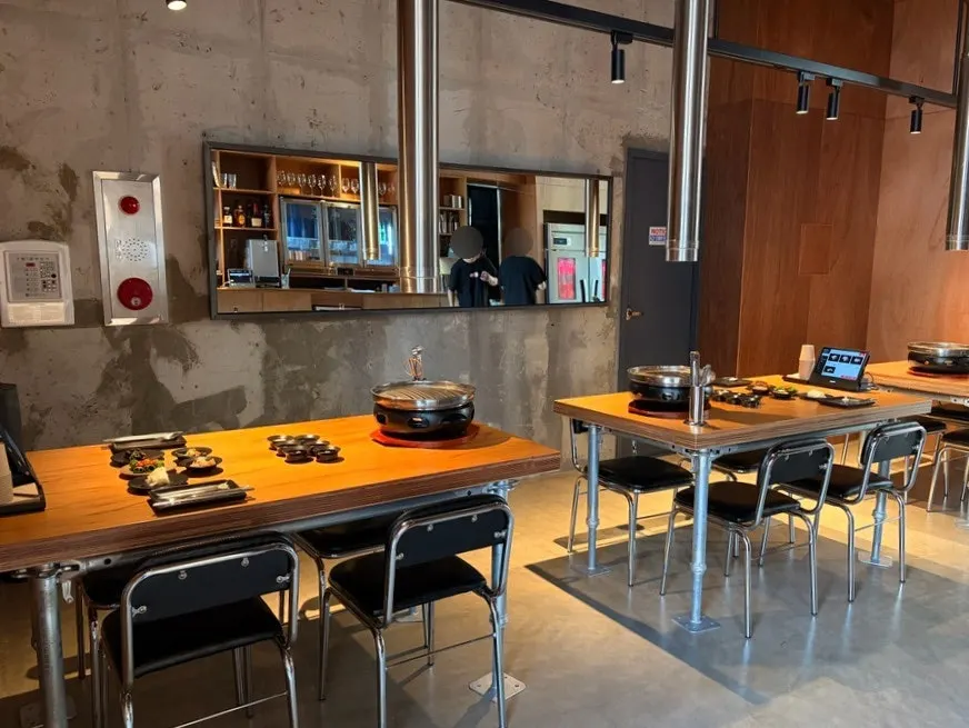 Interior Godansu dengan suasana hip