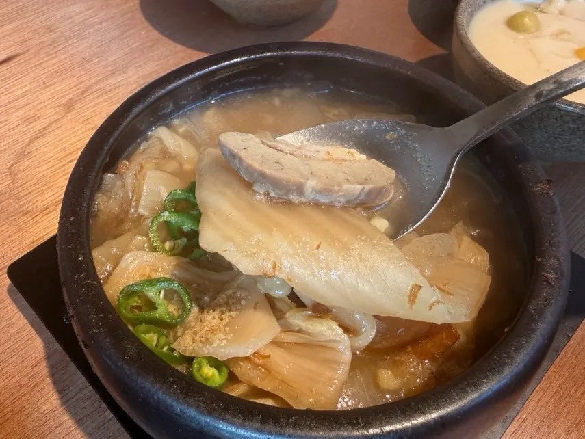 Baekkimchi-jjim dengan potongan daging tebal