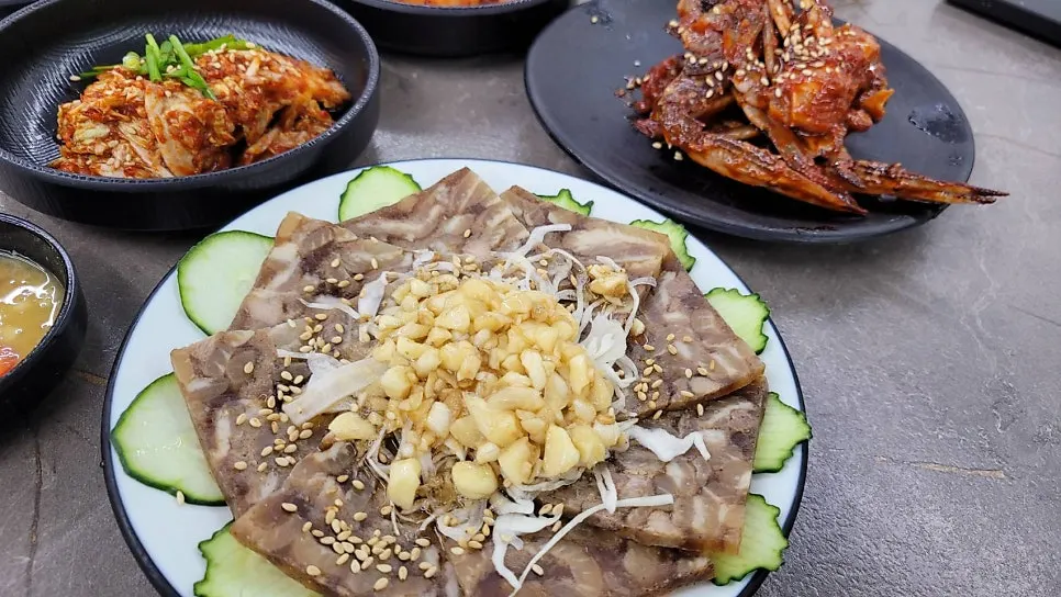 Main photo of Ppyeodae Itneun Haejangguk Gamjatang Yulha Branch