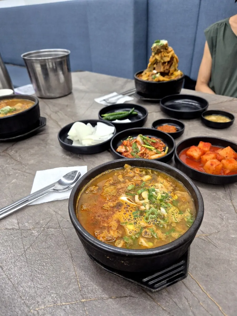 Ppyeodae Itneun Haejangguk Gamjatang Yulha Branch information