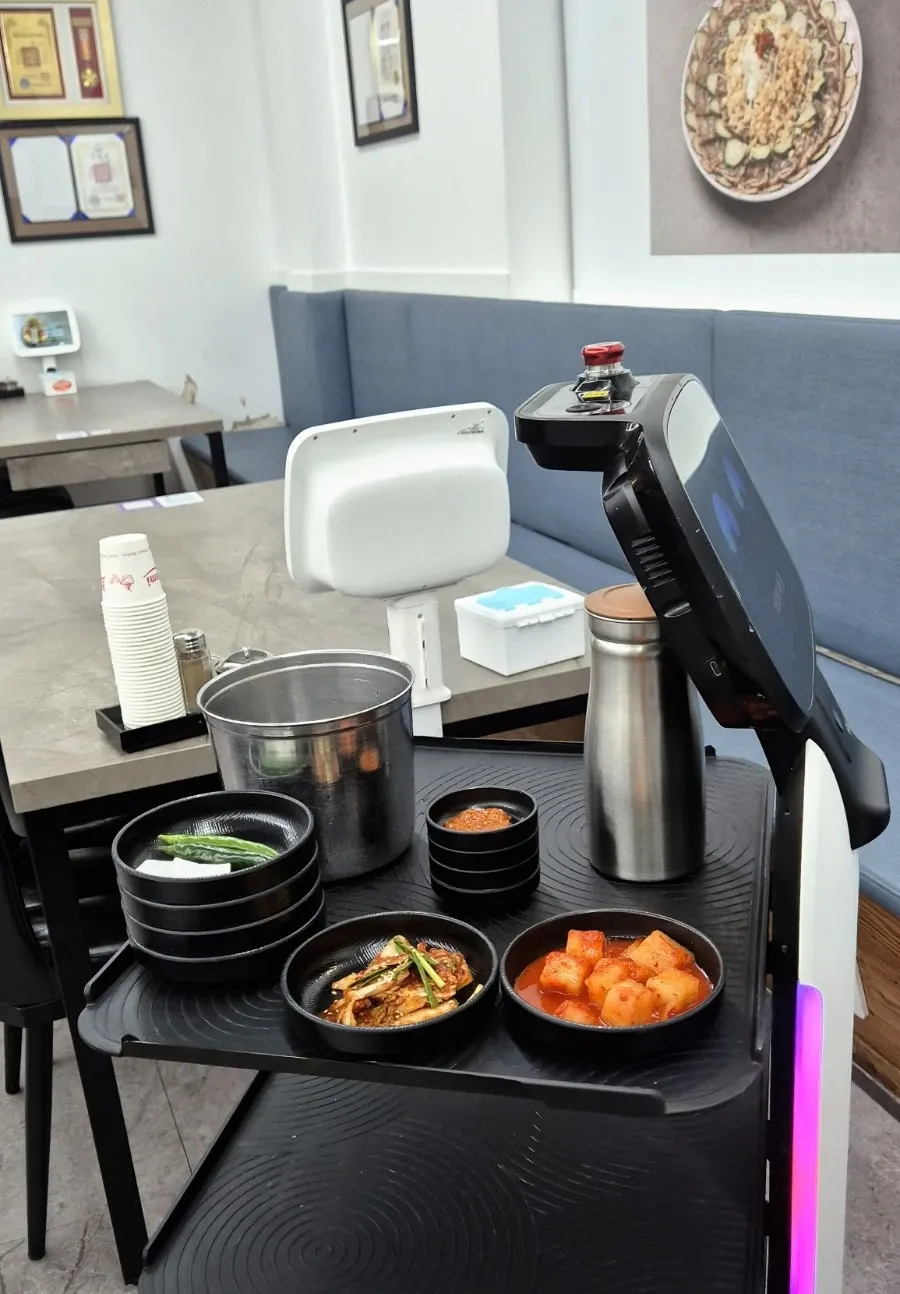 Table setting with haejangguk and sotbap