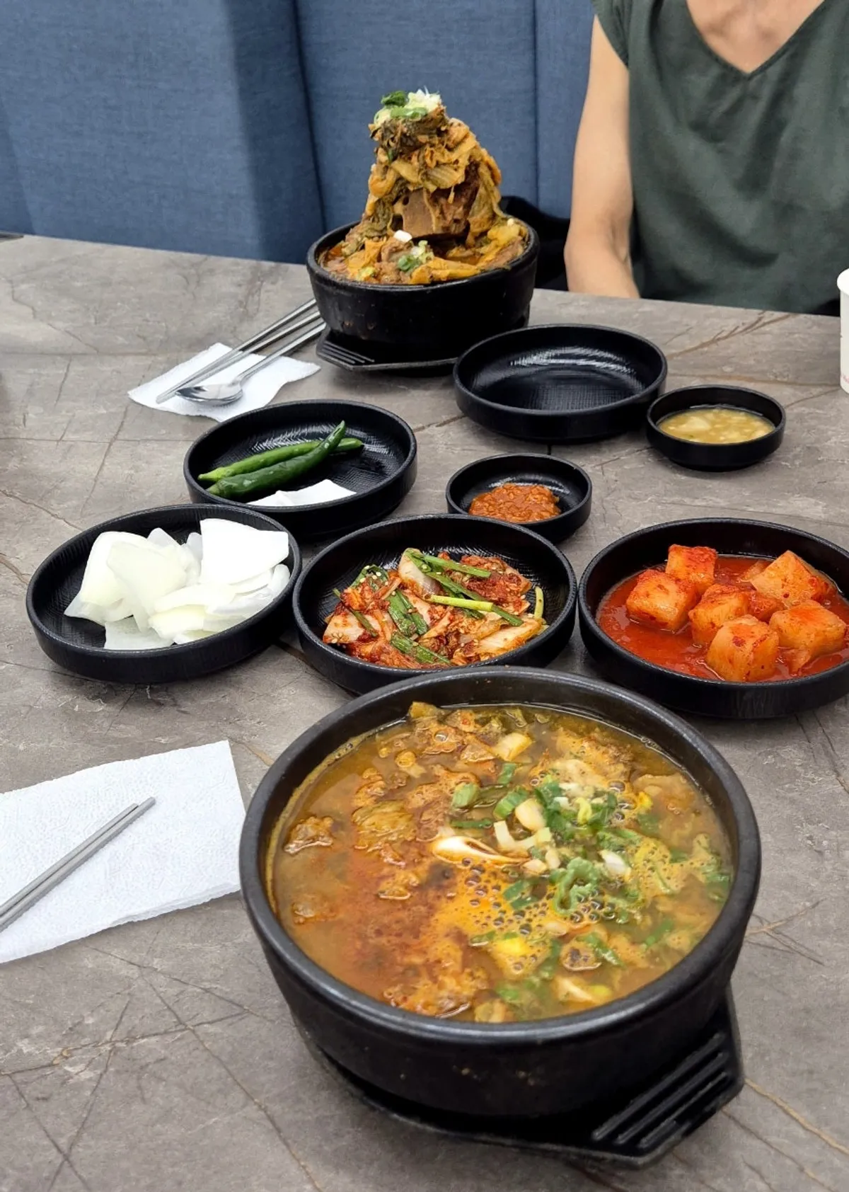 Towering bowl of bone-in haejangguk