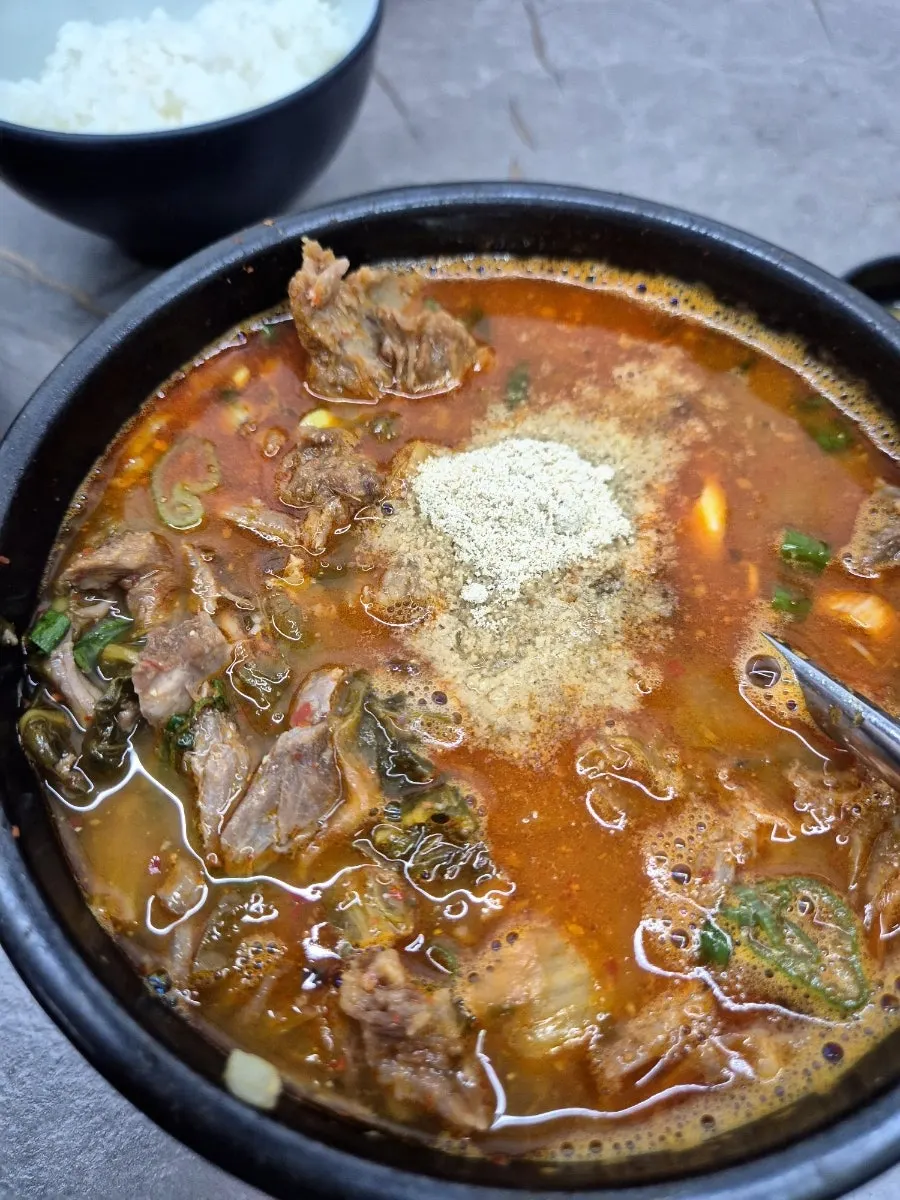 Boneless haejangguk with meat and siraegi greens
