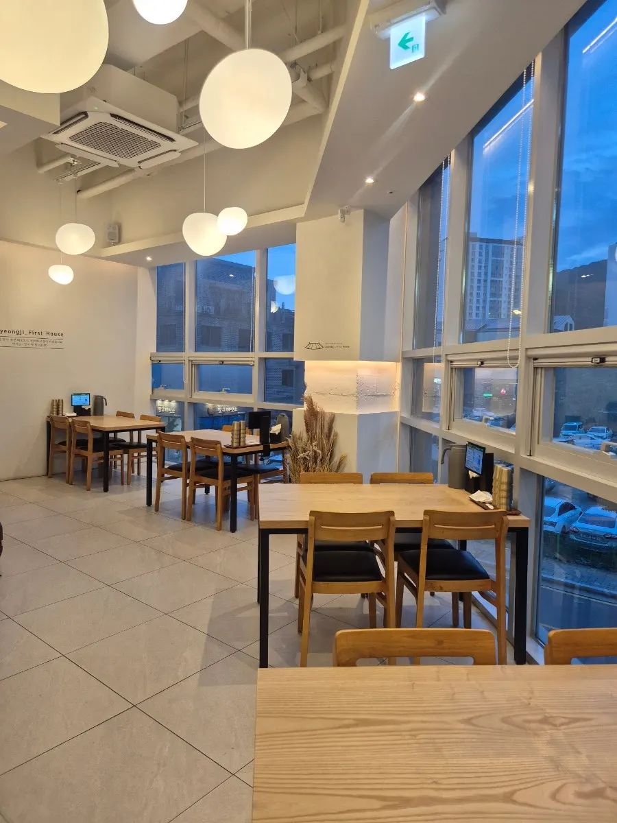 Seating area with floor-to-ceiling windows