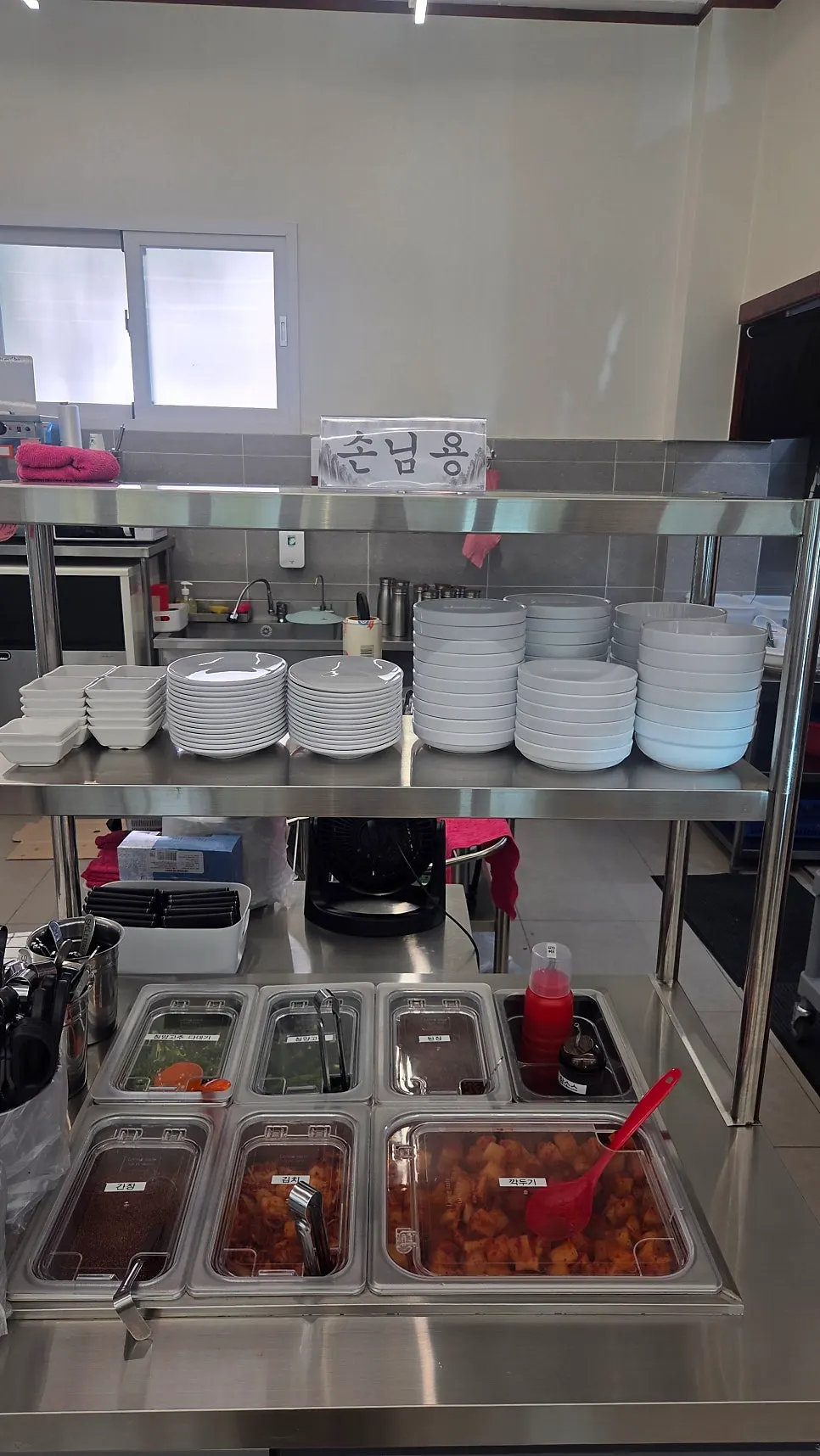 Menu lineup at Seosan Dongjuk Kalguksu