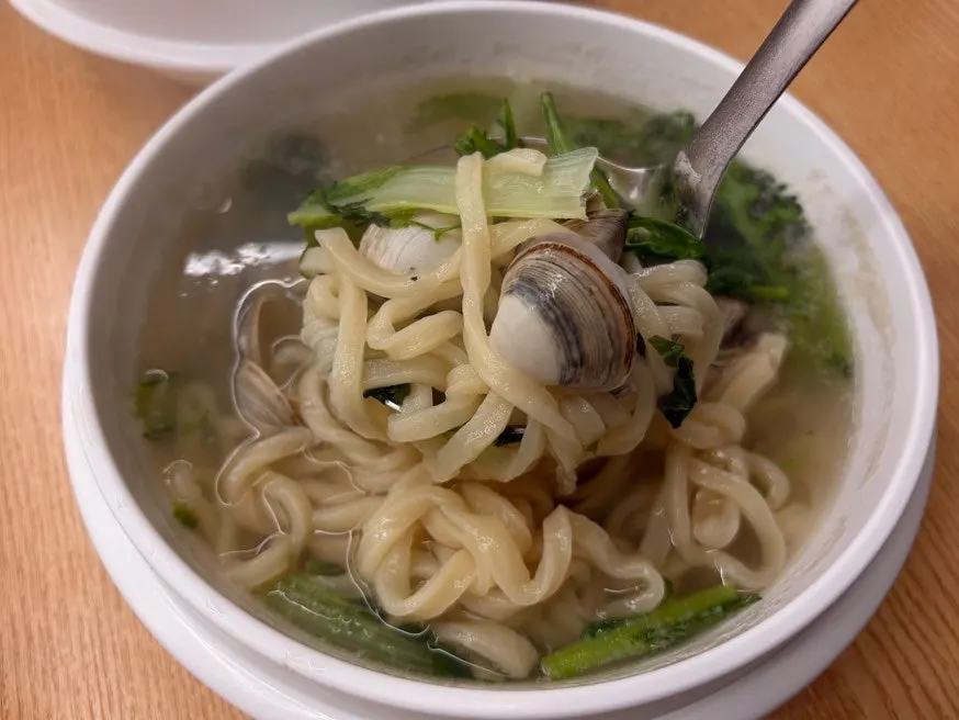 동죽이 넉넉한 칼국수