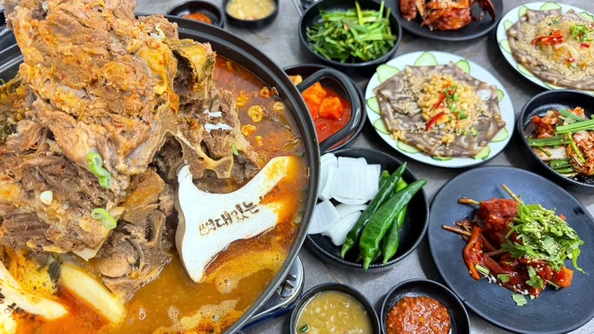4인감자탕대가한상 푸짐한 상차림