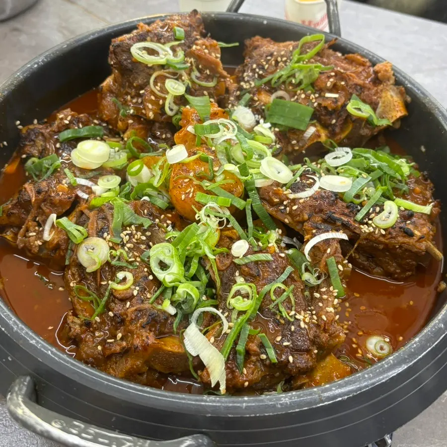 Self-serve bar corner with glass noodles, garaetteok, sujebi, and ramyeon