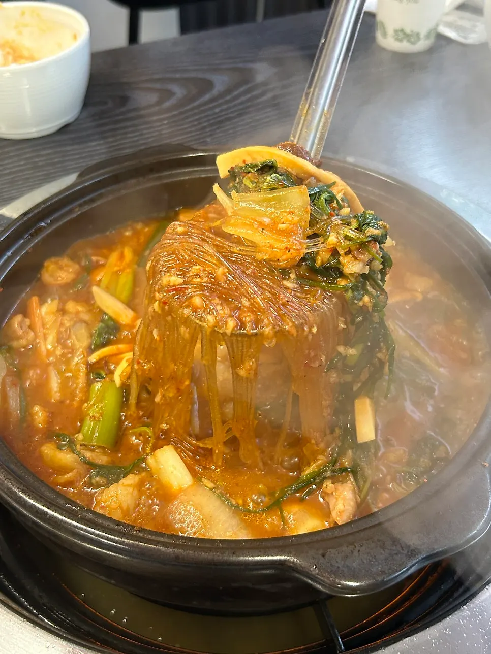 끓기 시작한 곱창전골 2인분