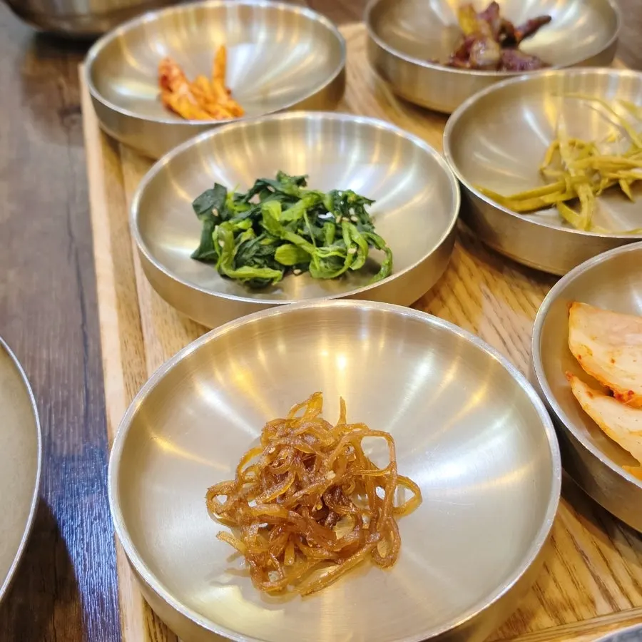 간이 적당히 배어 있는 잡채 반찬