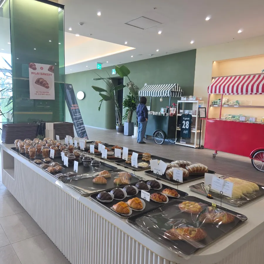 The Nillai, a large café in Gimpo