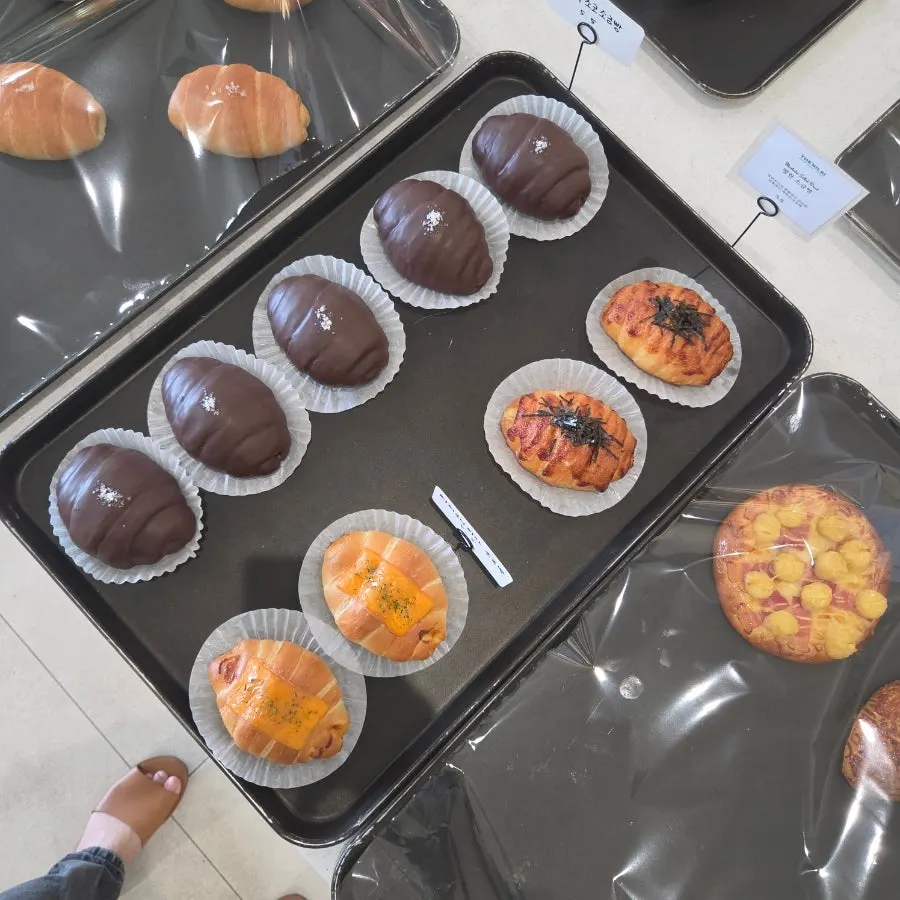 Croissants and cakes in the bakery