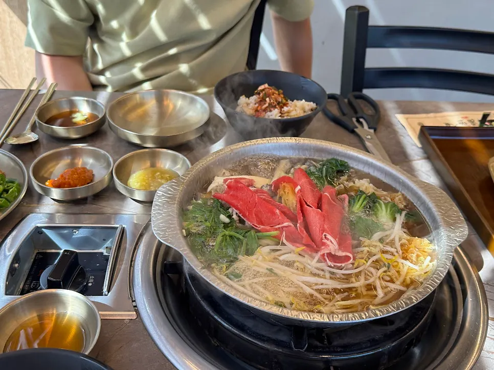 국물을 머금은 호밀 생면 칼국수