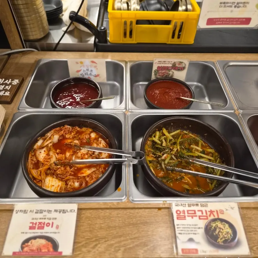 淋上香油拌好的一匙蘿蔔飯