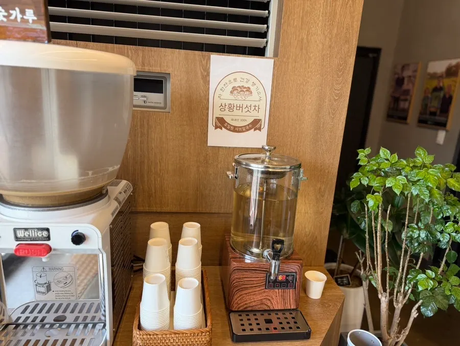 Review-event popcorn and drink corner