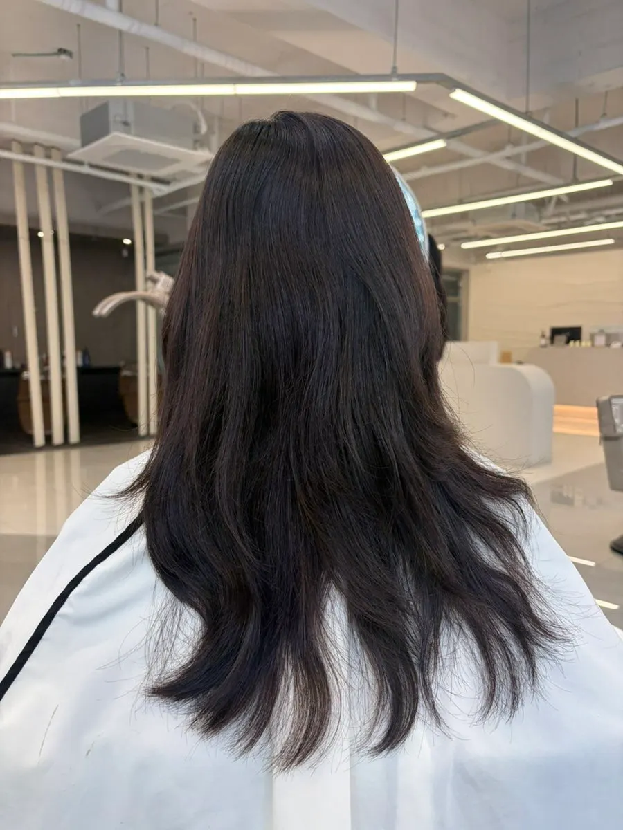 Hair condition before dyeing, with grown-out roots