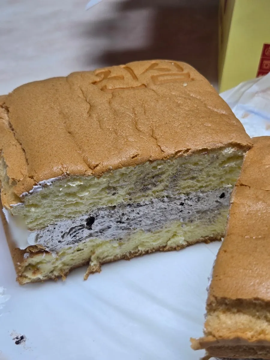 オレオを添えた半々カステラ
