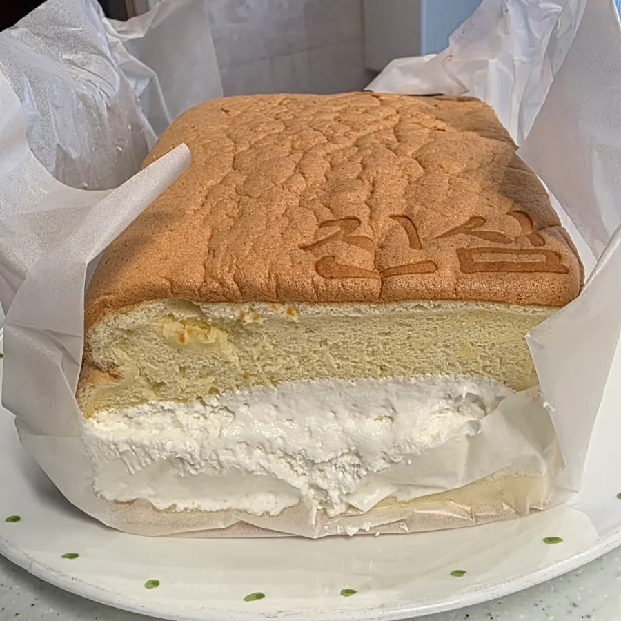 Fresh-cream castella cut in half